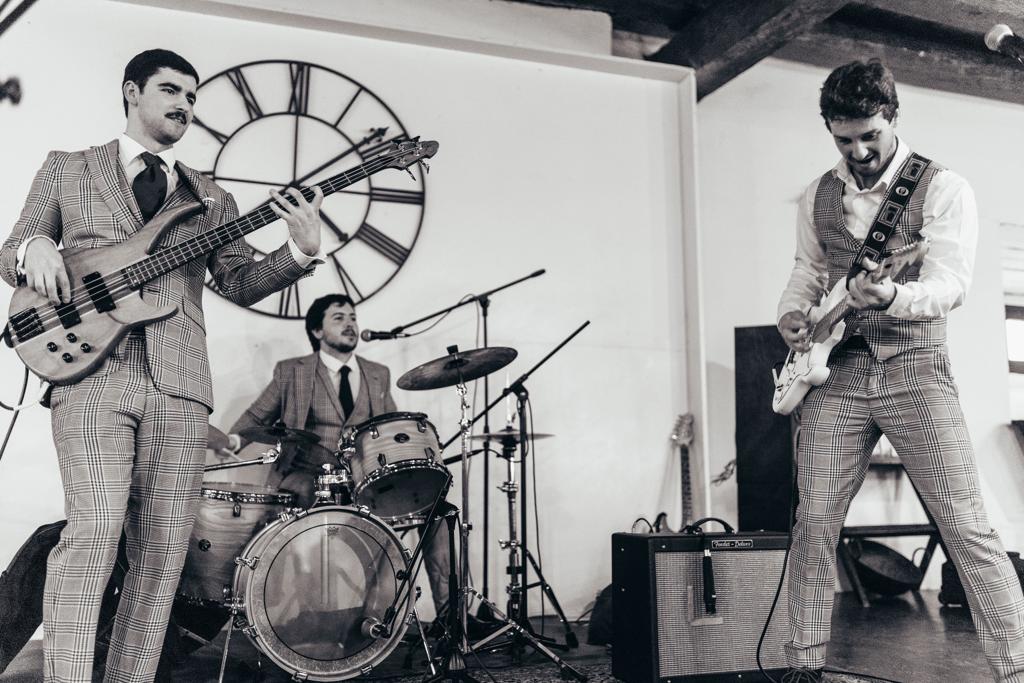 Valada Music banda de covers a tocar ao vivo