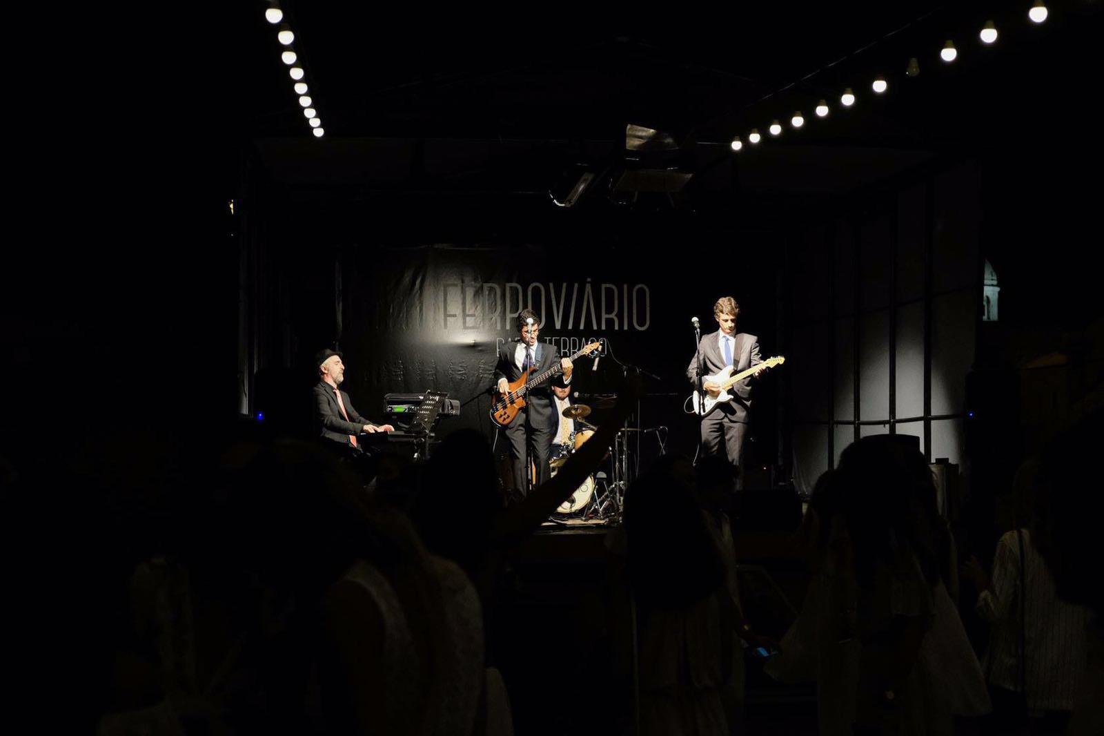 Valada Music palco noturno evento corporate